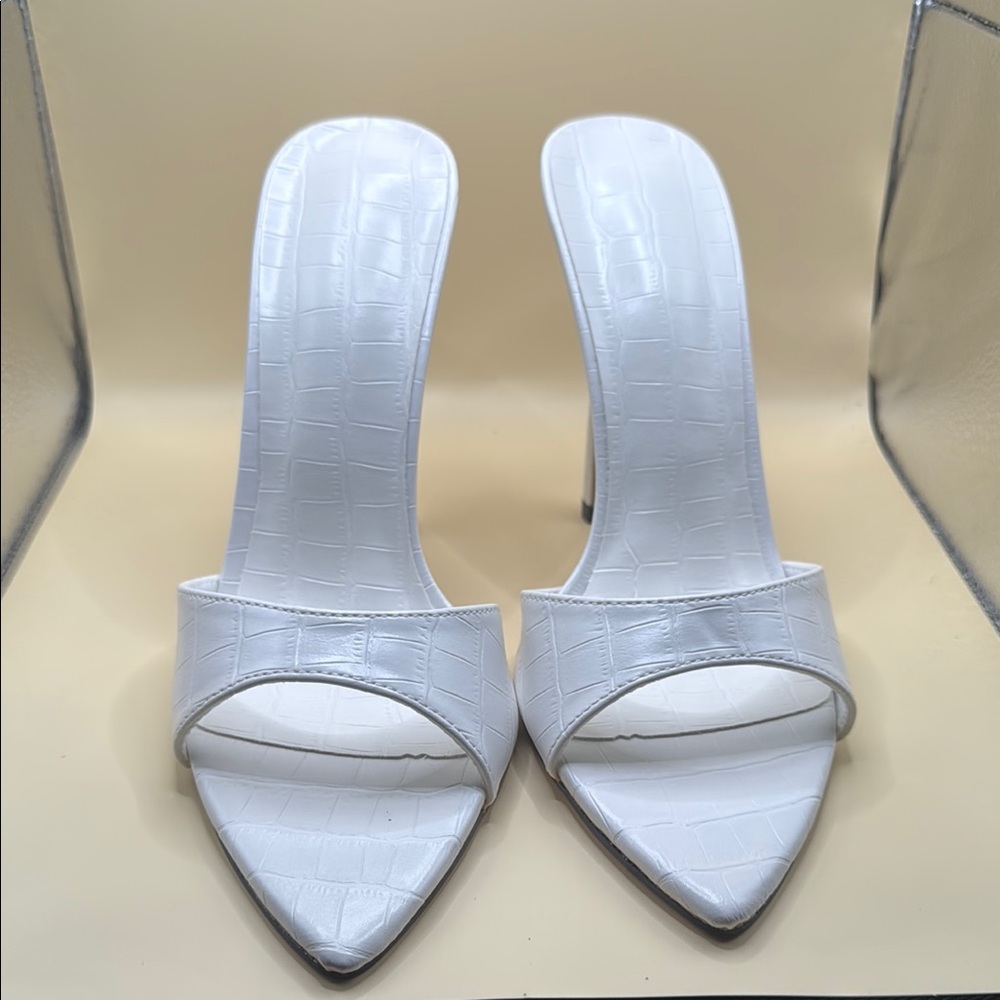 SHEIN White Croc-Embossed Heels